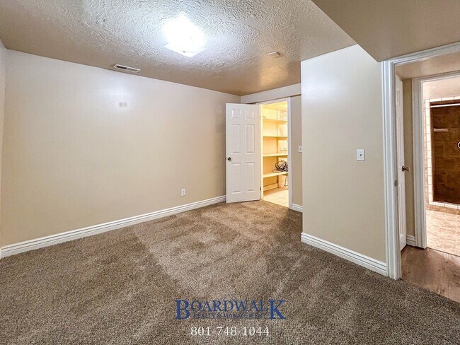 Building Photo - 2106 Western Charm Dr