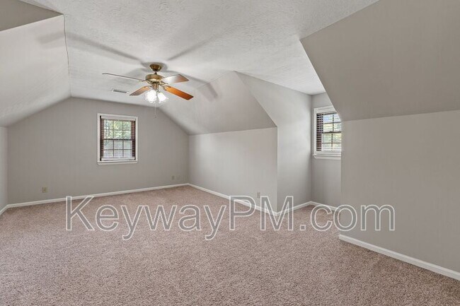 Building Photo - 255 Silver Maple Rd