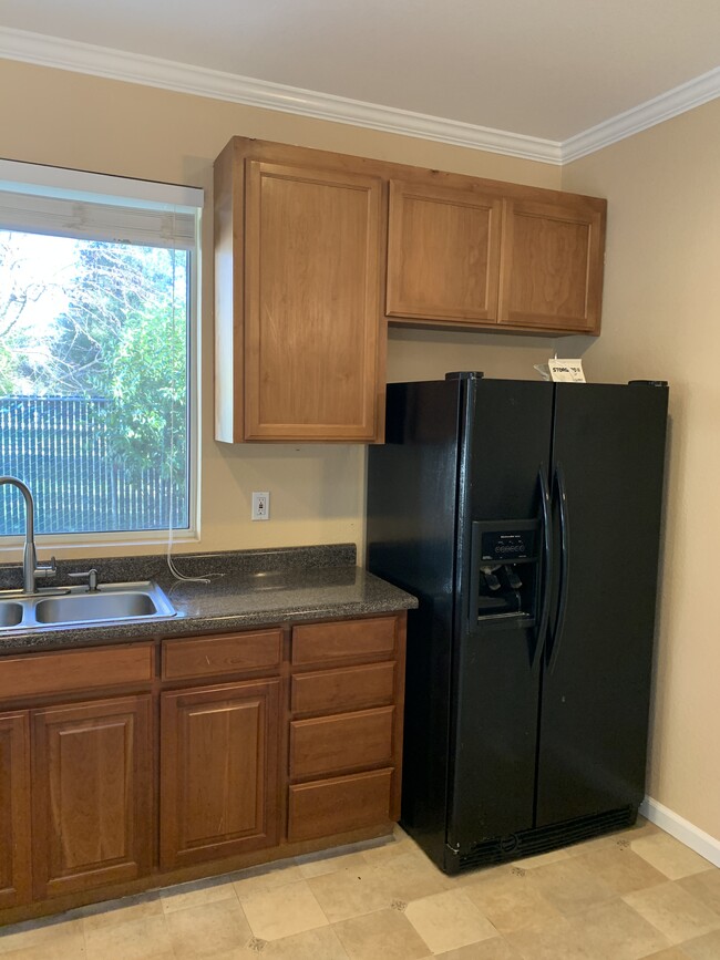 Kitchen - 26067 Thornton Rd