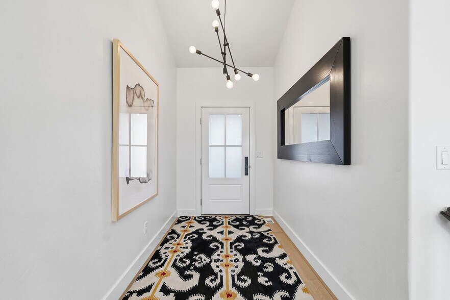 Building Photo - 1799 800 N