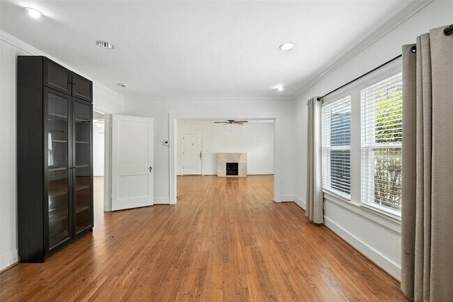 Building Photo - 4036 Dexter Ave