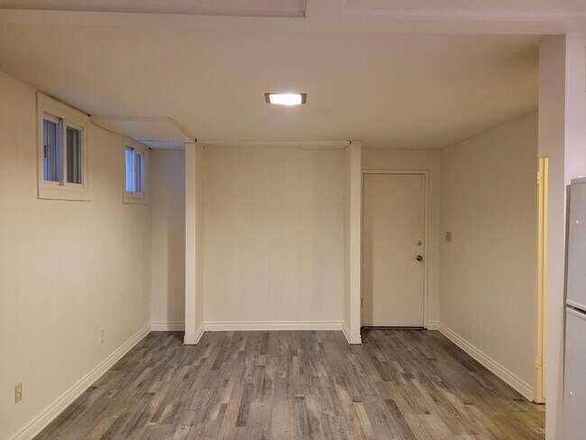 Building Photo - 3715 W Victory Blvd