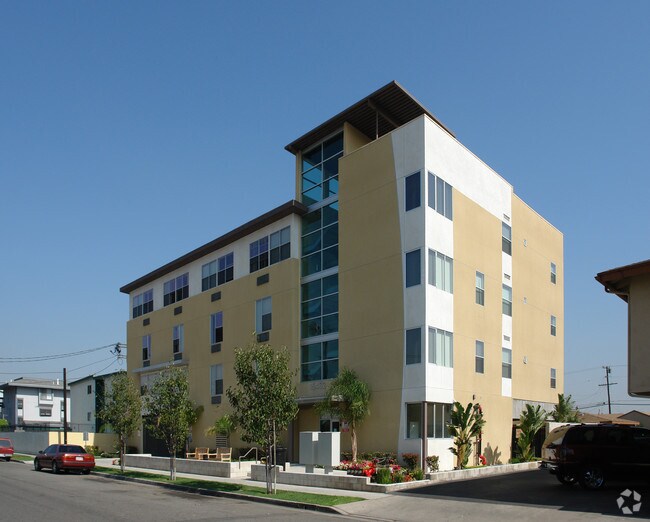 Primary Photo - Jackson Aisle Apartments