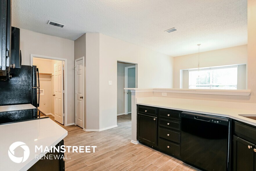 Building Photo - 809 Hines Dr