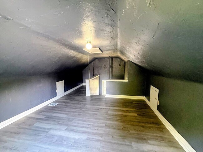 Building Photo - Three bedroom one bathroom single-family home for rent
