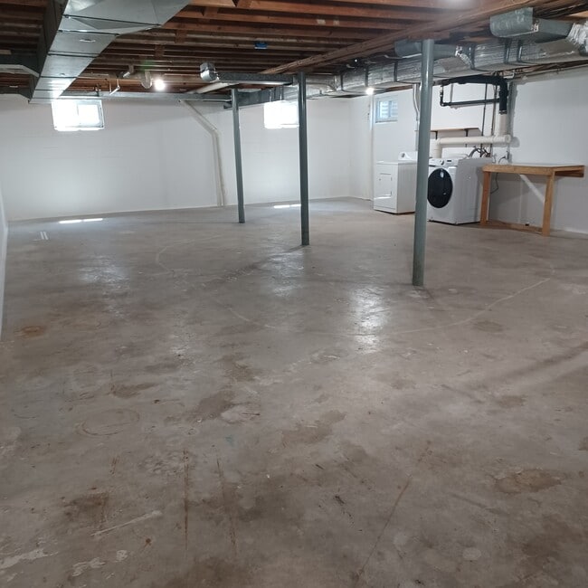 Building Photo - 955 McHenry Ave