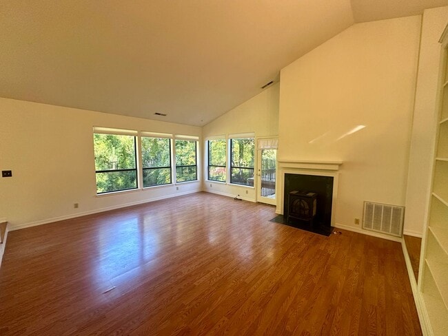 Building Photo - Light Filled 4 Bedroom 2.5 Bathroom Two-St...