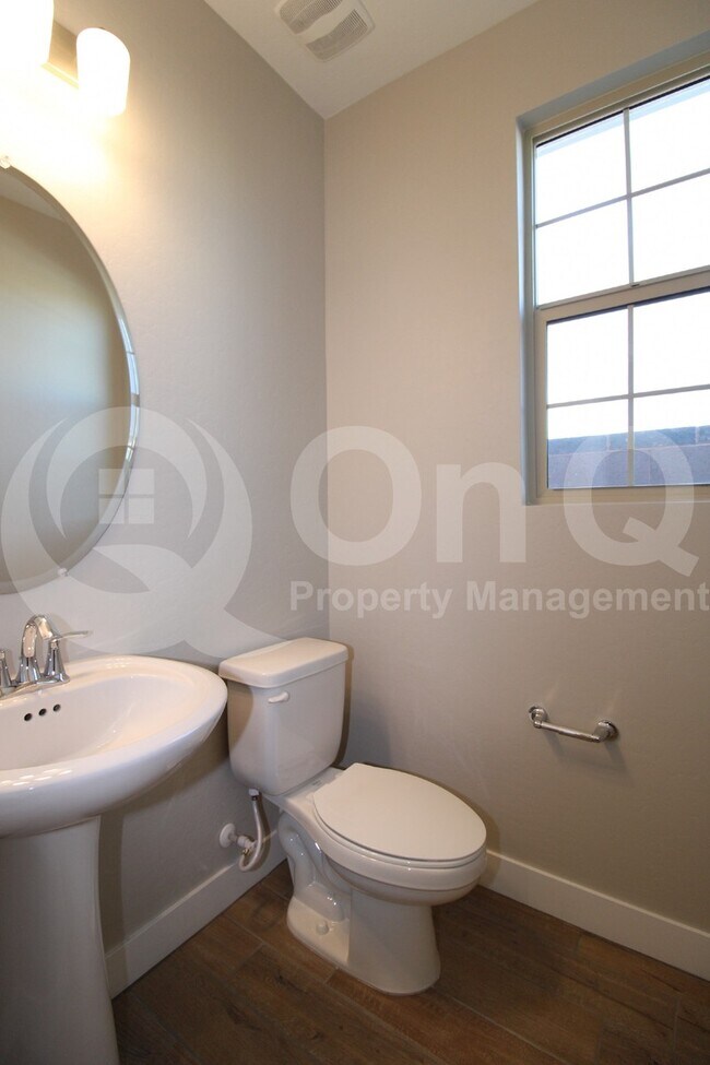 Building Photo - 5716 S Romano