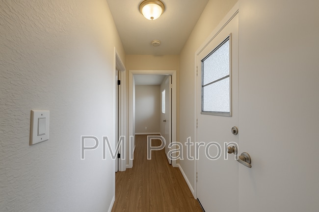 Building Photo - 10784 Pine St