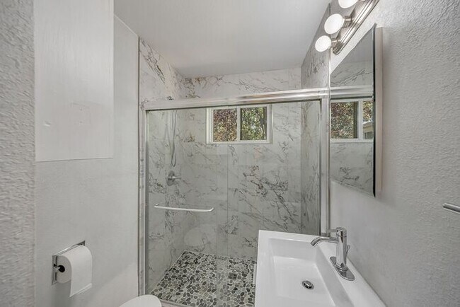 Building Photo - Charming 3-Bedroom Home Near CMU with Bonus Room