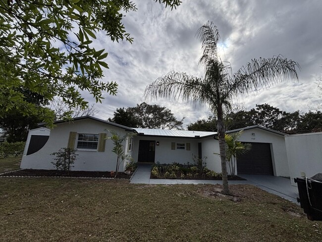 Building Photo - 1160 E 12th St