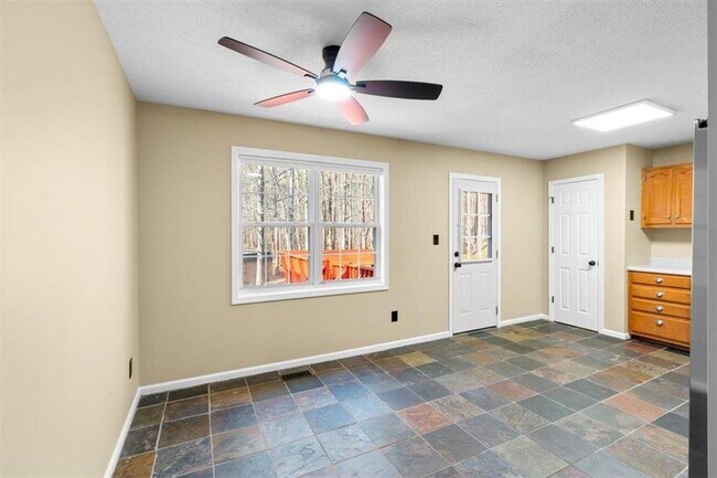 Building Photo - 585 Bethany Woods Dr