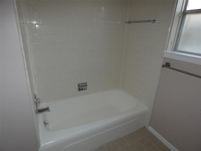 Building Photo - 3406 Rockyridge Dr