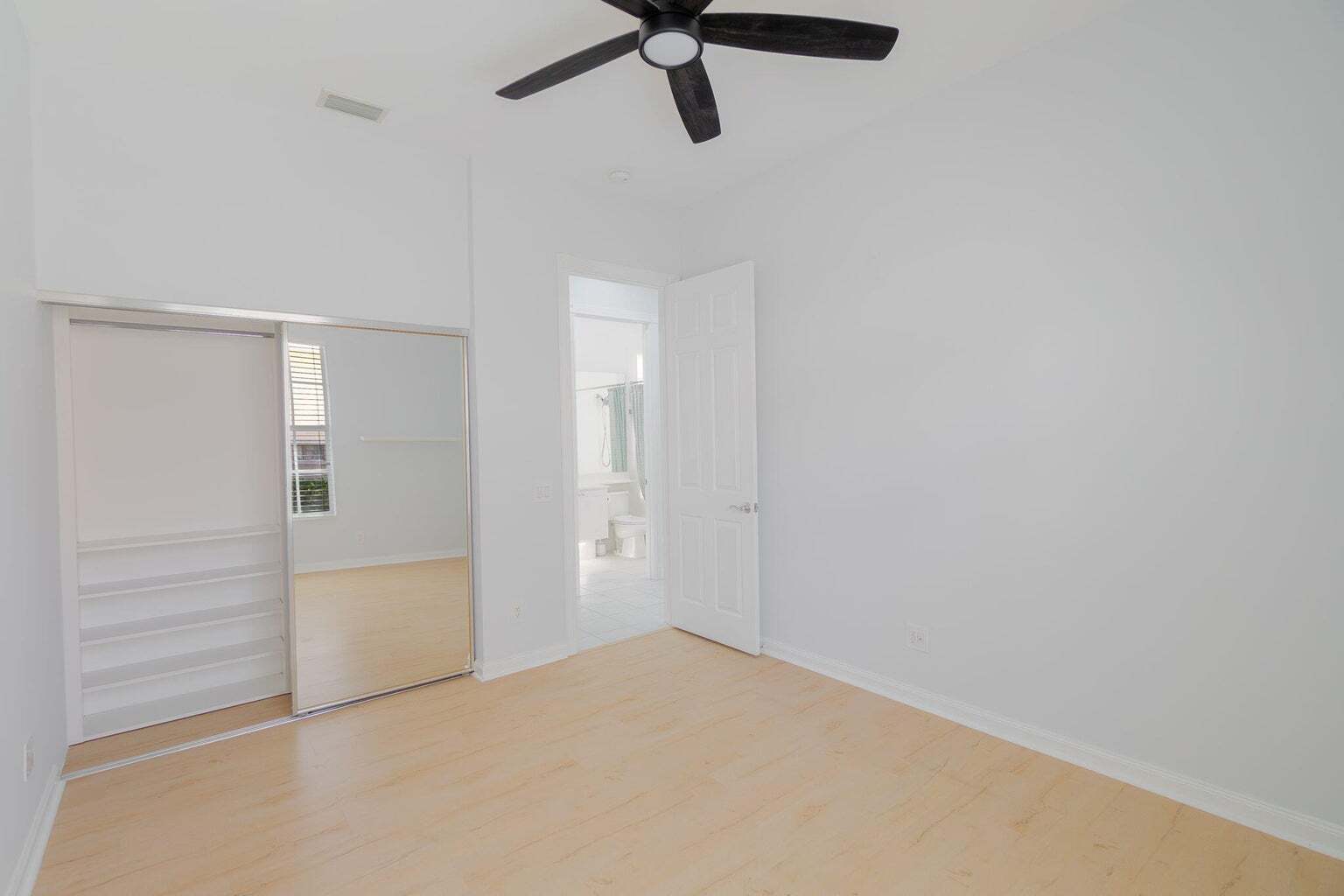 Building Photo - 4786 Blossom Dr