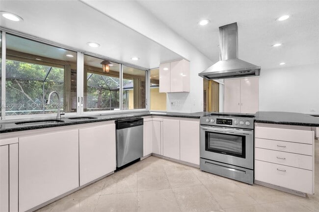 Building Photo - 3441 N Hills Dr