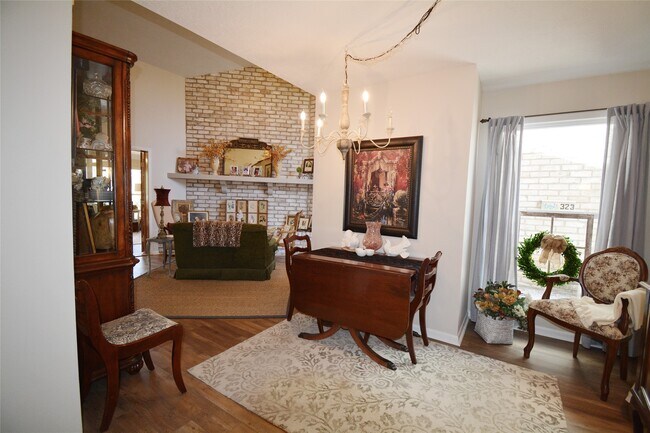 Building Photo - 323 E Main St