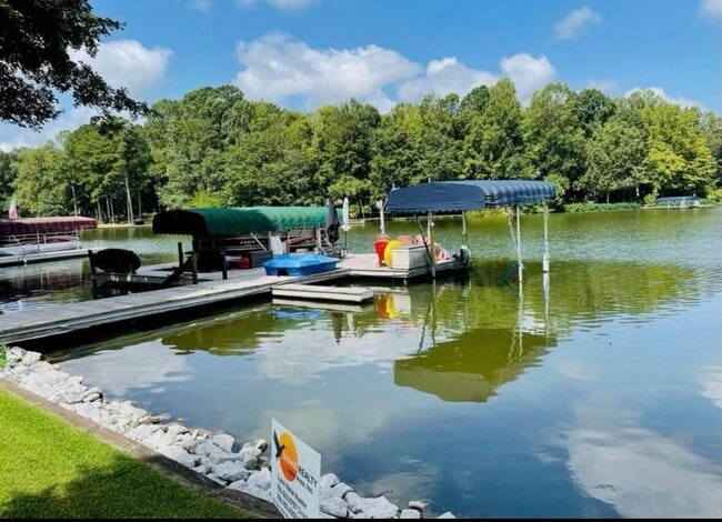 Building Photo - 351 Arrowhead Trail NE