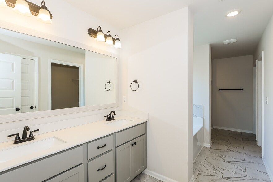 Building Photo - 6053 Bakerville Ln