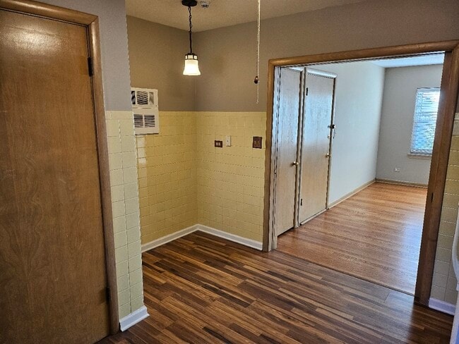 Building Photo - 1303 E 31st St