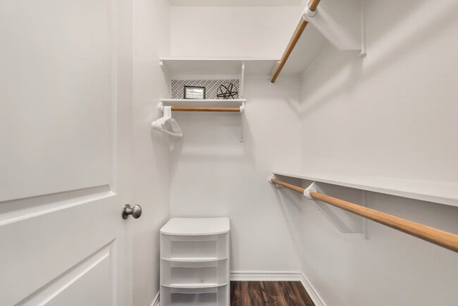 Building Photo - 505 Momma Bear Dr