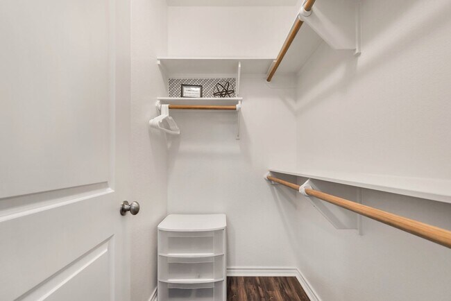 Building Photo - Sublease Available for June 1st Move In!
