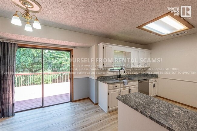 Building Photo - 424 E Malinda Dr
