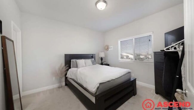 Building Photo - Newly built home located in Shafter!