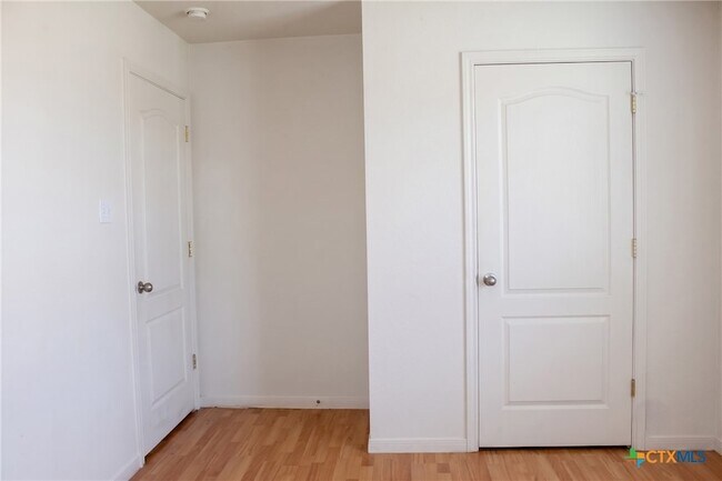 Building Photo - 413 Brittney Way