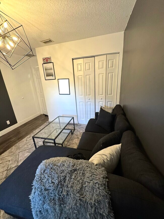 Building Photo - 1146 NE Coy Senda