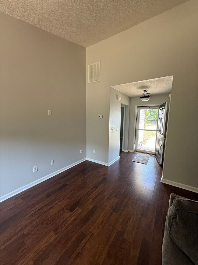 Building Photo - Lexington - Please call Lexington office to view - 803-359-0793