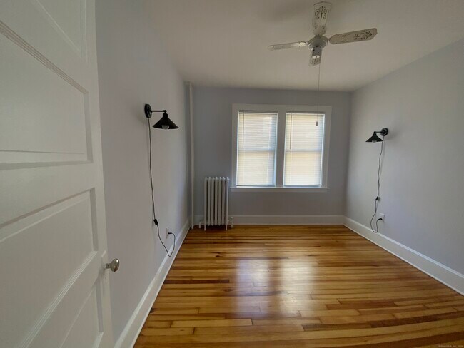 Building Photo - 419 High St