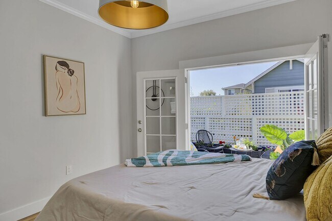 Building Photo - Wonderful House with Huge Deck in an Amazing Location