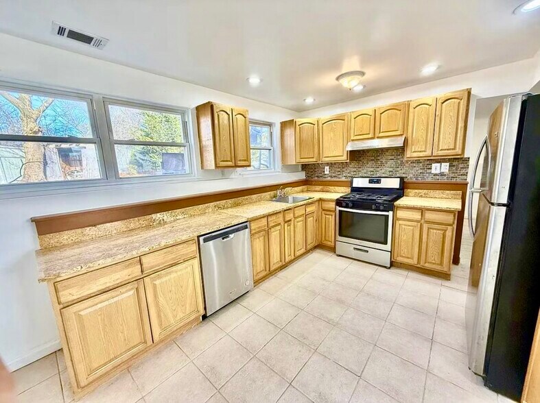 Building Photo - 6 Citadel Ct