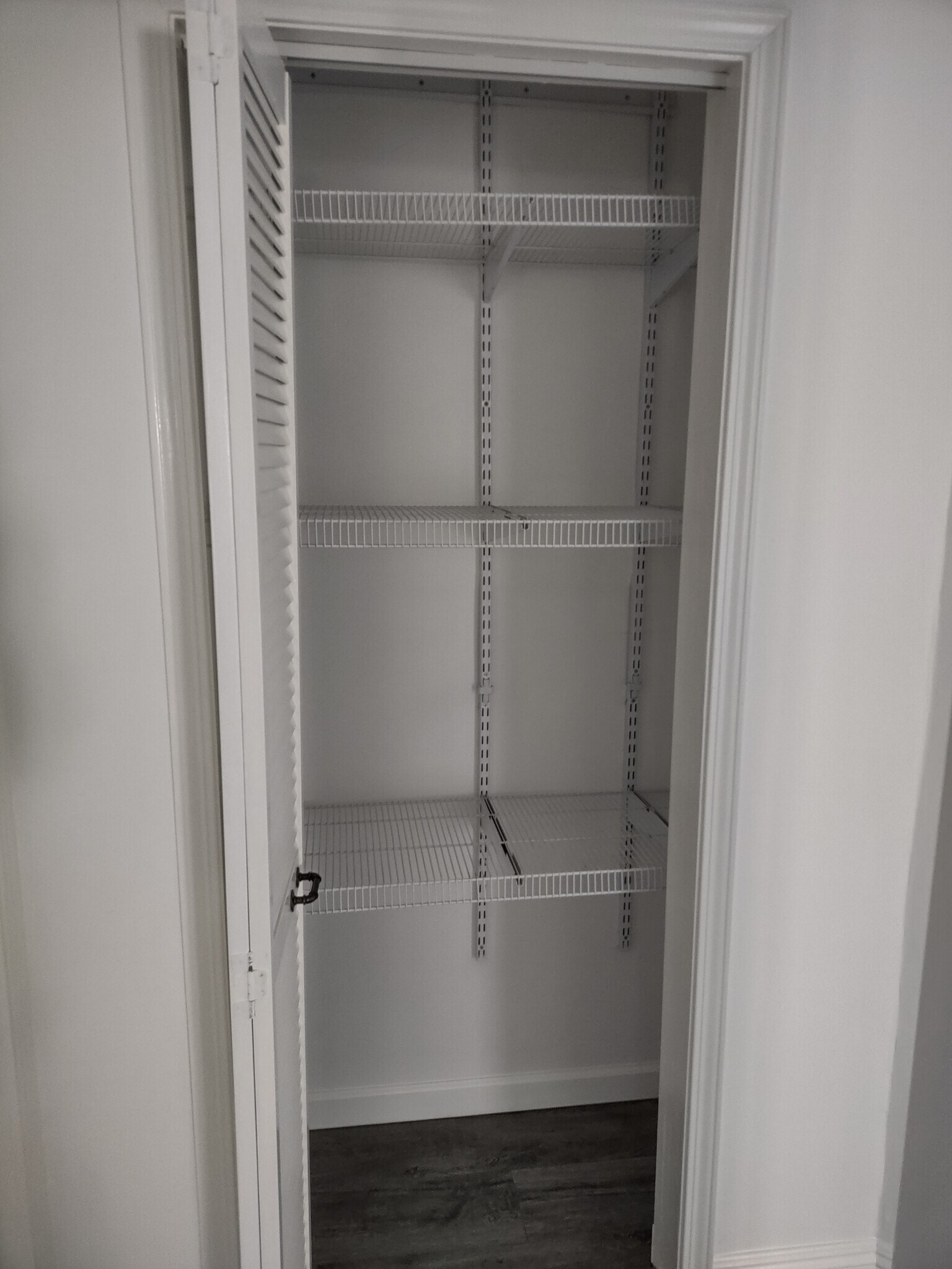 Closet - 18318 Gresham St