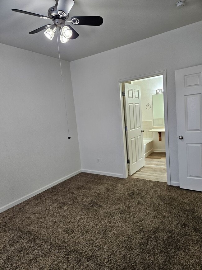 Building Photo - Amazing price amazing location 2 bdrm Condo avail: 7/16