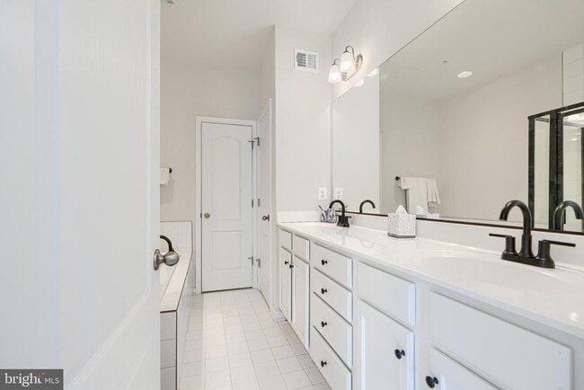 Building Photo - 2718 Lanham Hill Cir