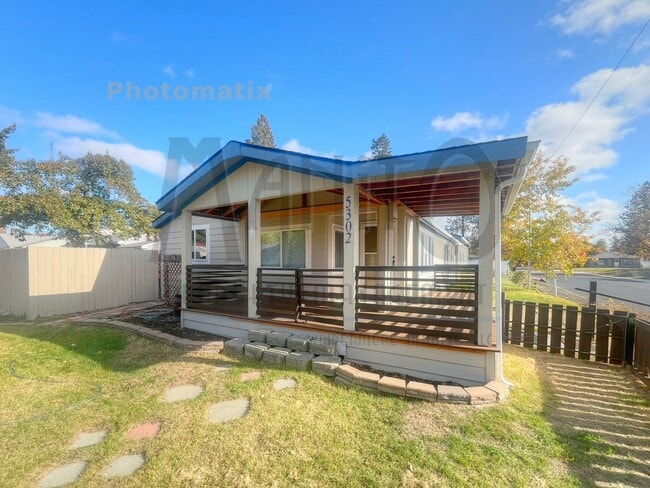 Building Photo - Spacious Modern 2 Bedroom Home