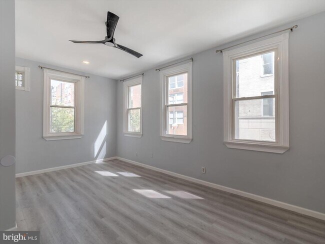 Building Photo - 1108 Locust St