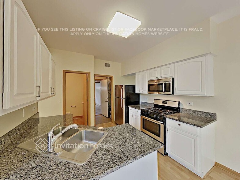 Building Photo - 2411 Oak Tree Ln