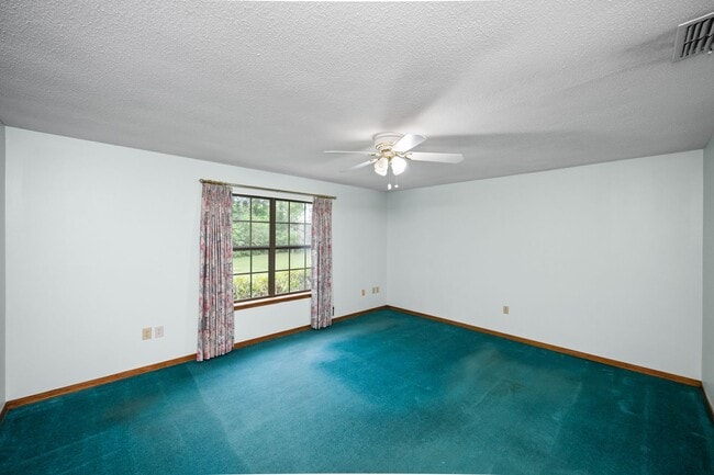 Building Photo - 18050 Steele Dr