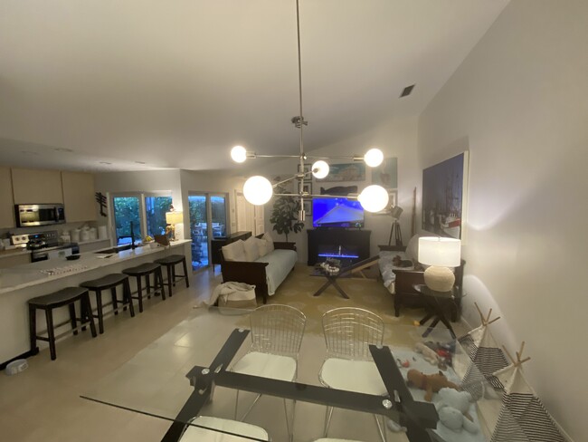 Building Photo - 9124 Sun Terrace Cir