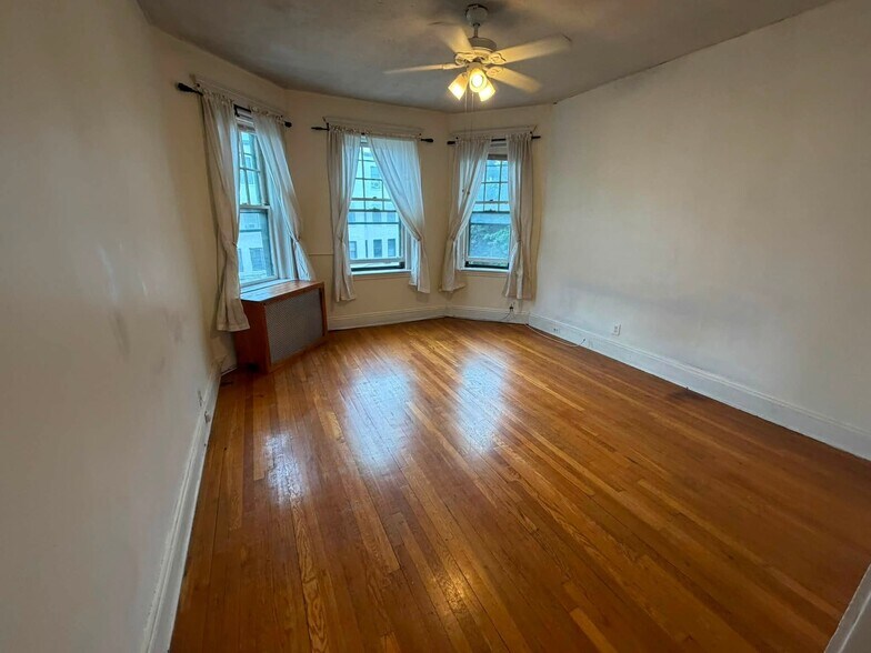 Building Photo - 313 Allston St