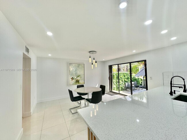 Building Photo - 3736 NE 166th St