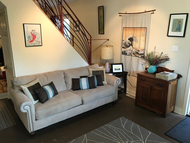 Primary Photo - 3234 Dobson St