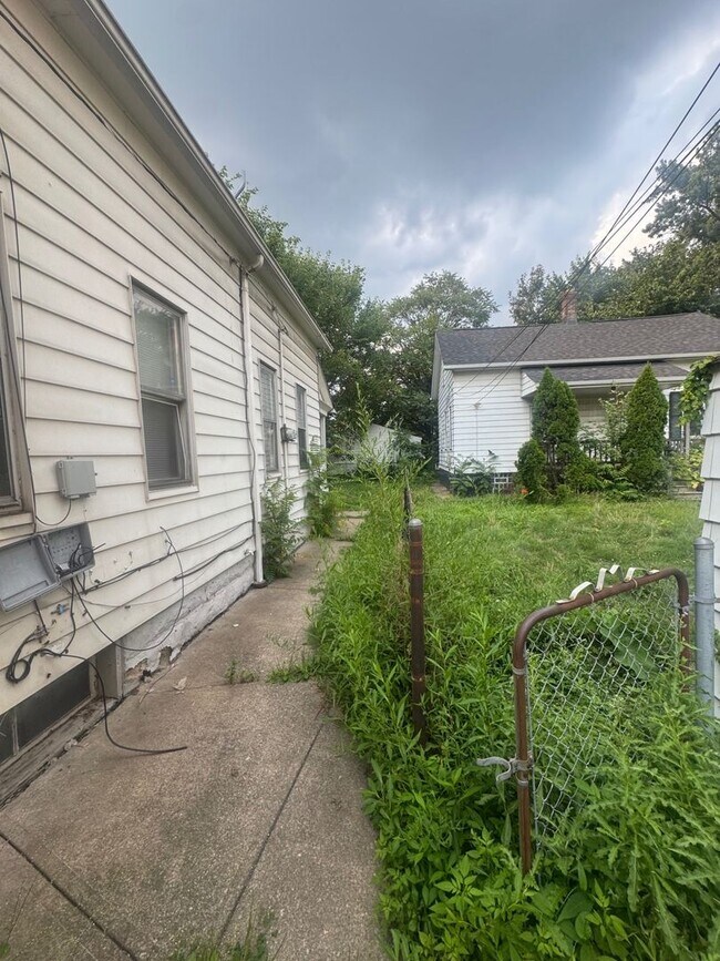 Building Photo - 6401 Gertrude Ave