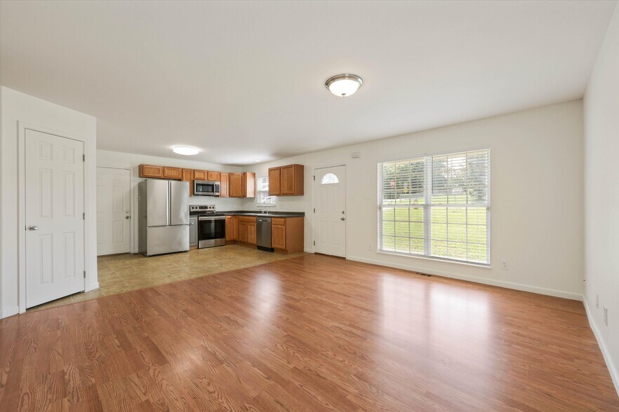 Building Photo - 206 W Edison St