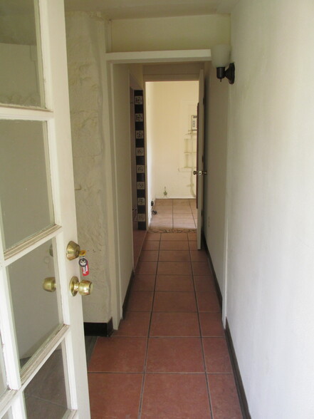 Building Photo - 3815 E Yandell Dr