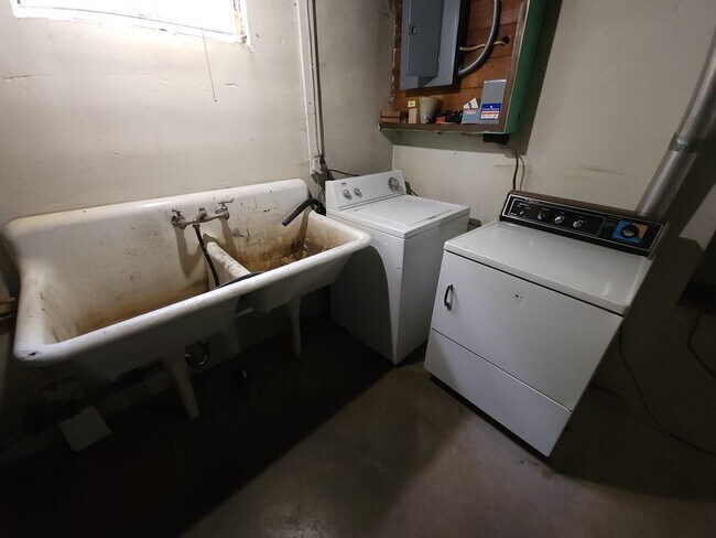 Building Photo - 7522 Utegg Rd