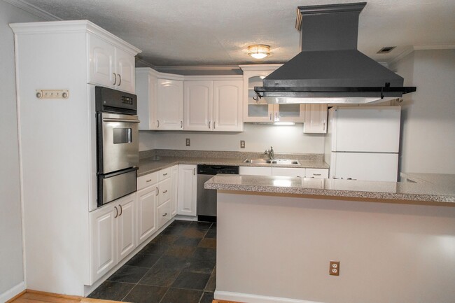 Building Photo - Welcome to Arborgate! Spacious Condo in He...