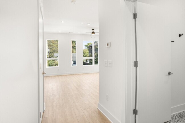 Building Photo - 1310 Lischey Ave